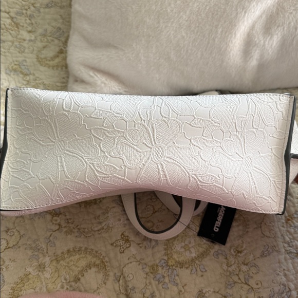 KARL LAGERFELD WHITE BOW FLORAL EMBOSSED BRAND NEW TOTE PURSE - Picture 6 of 11
